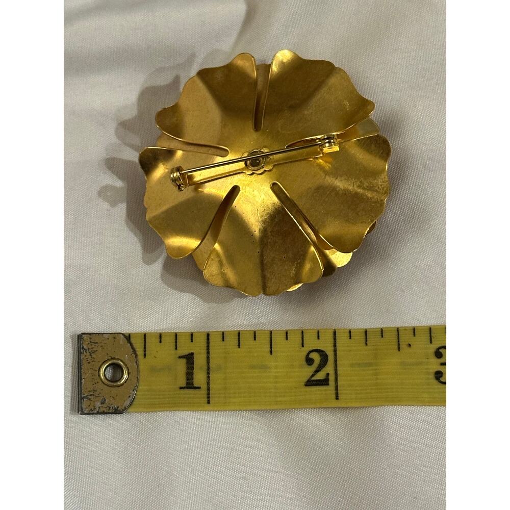 Vintage Gold Toned Flower Brooch with Faux Pearl, Carnation, Rose Design Large - Picture 4 of 6